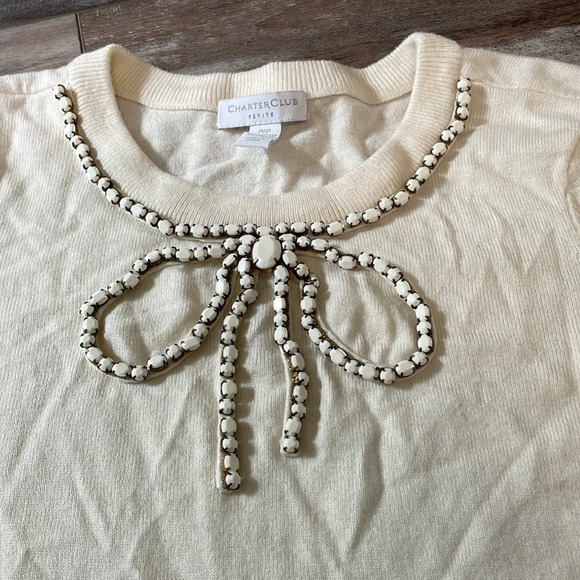 Classic Pinup Sweater Bow Embellishment - Picture 4 of 7